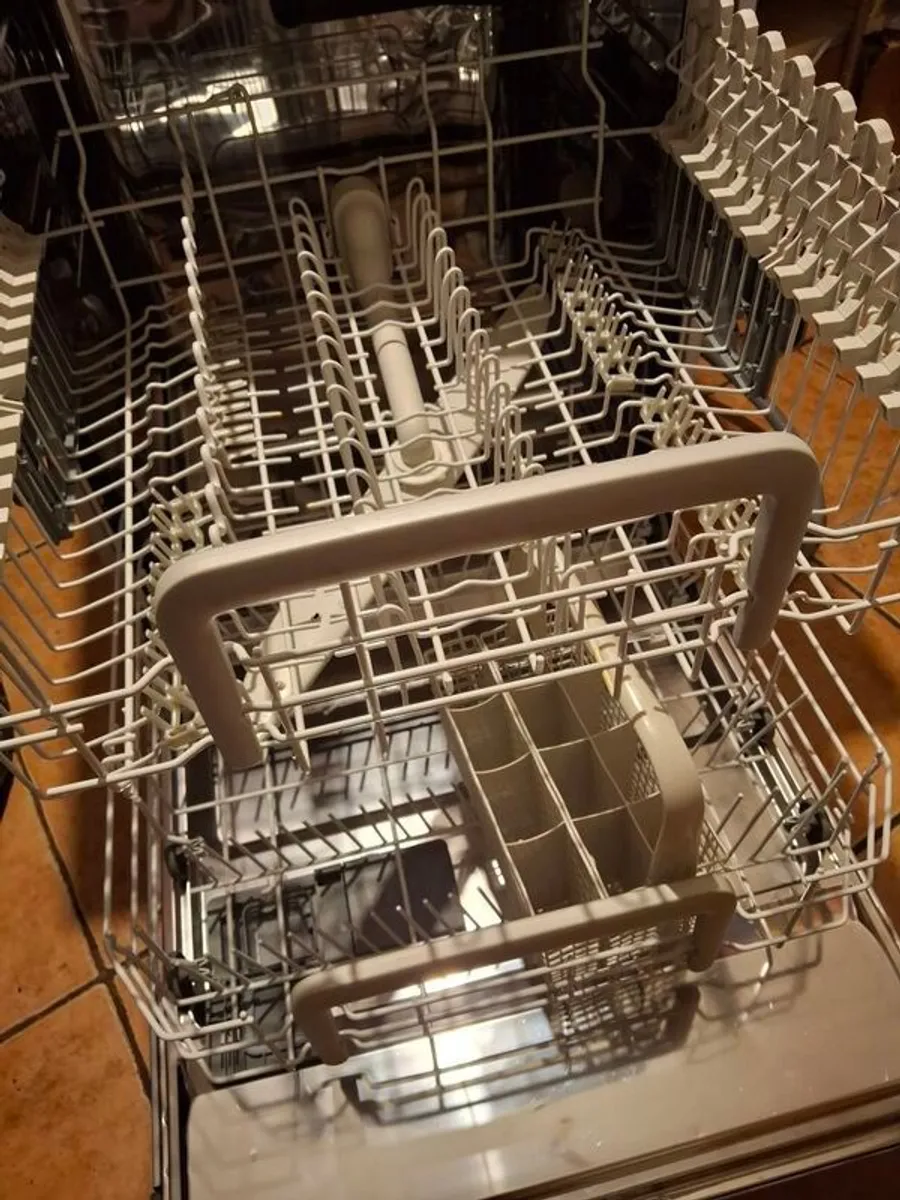 Dishwasher - Image 3