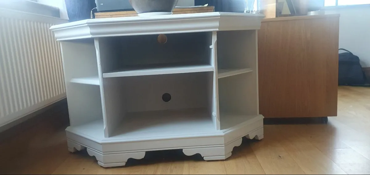Rossmore TV unit - Image 4