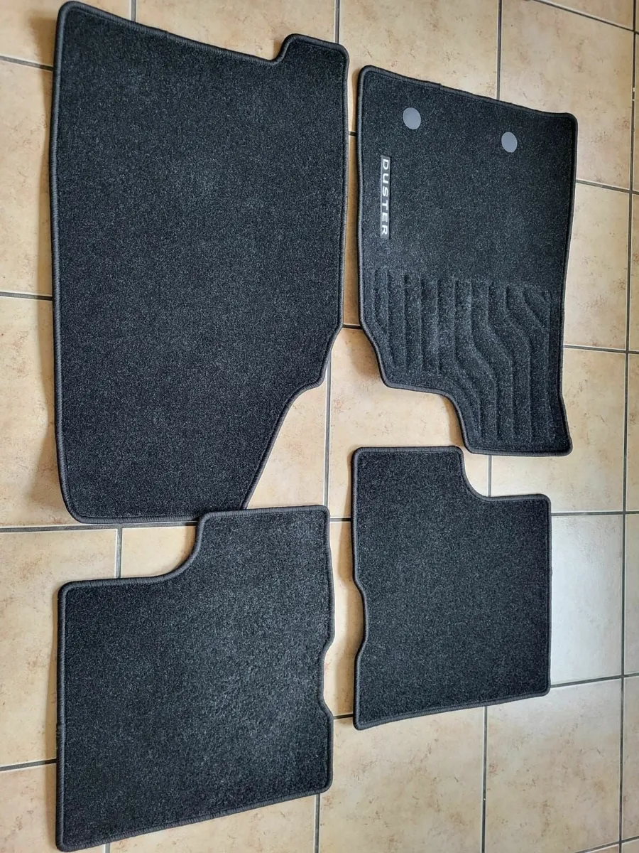 Ducia duster car mats and parcel shelf - Image 2