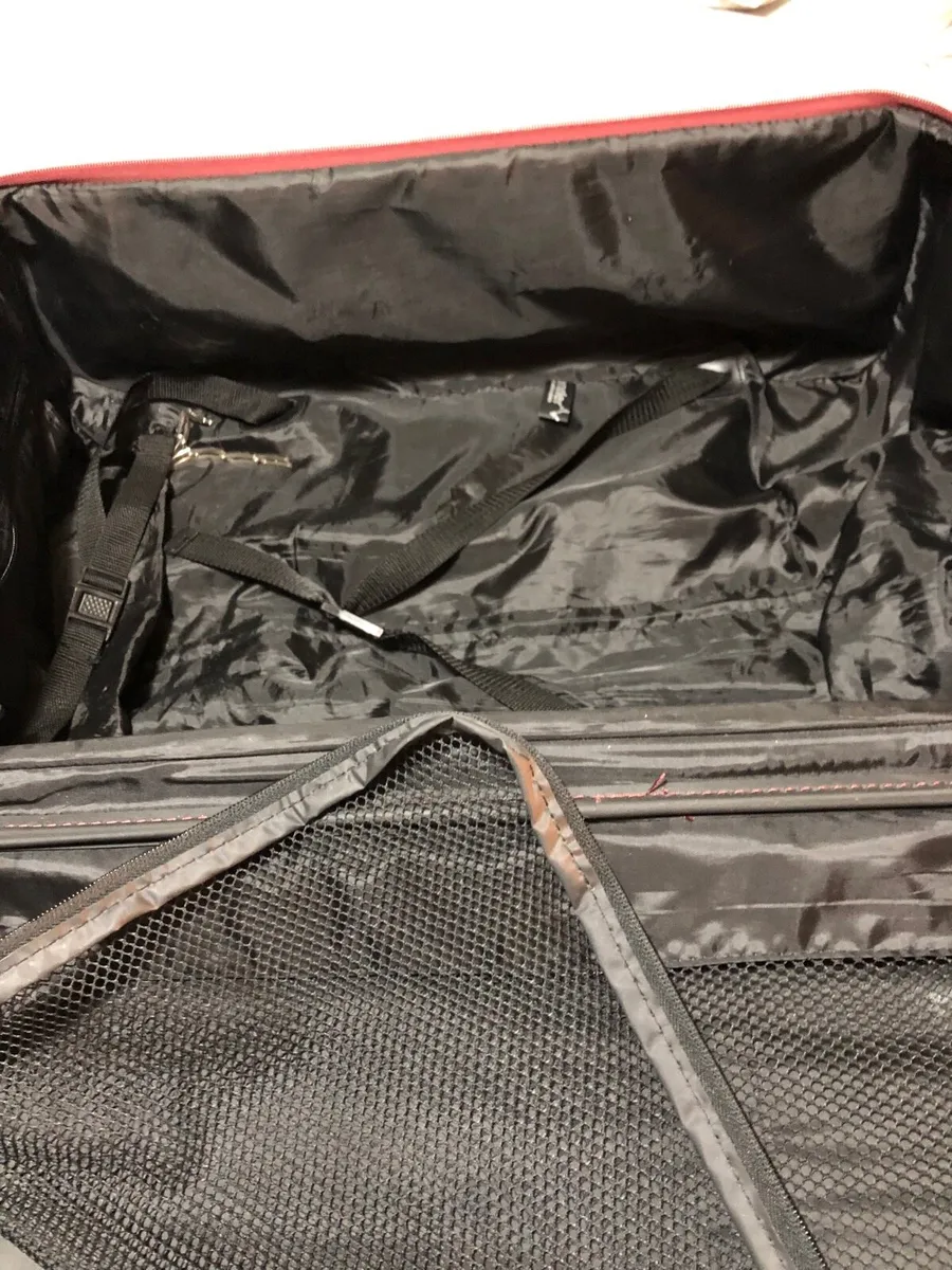 Large suitcase €10 - Image 4