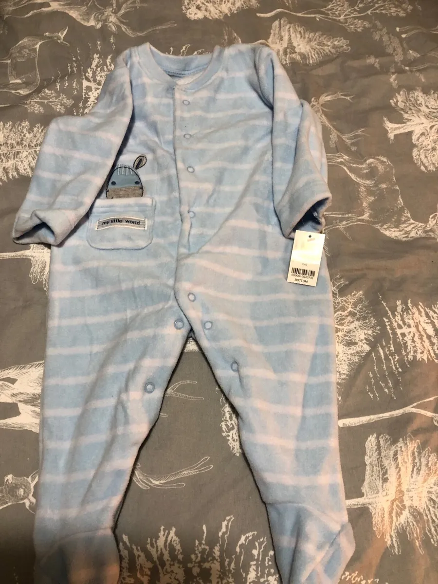 Boys BNWT sleeping suit 3/6 mths €4 - Image 1