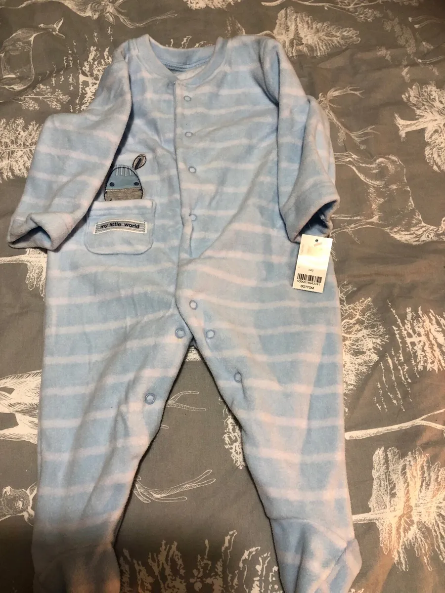 Boys BNWT sleeping suit 3/6 mths €4 - Image 2