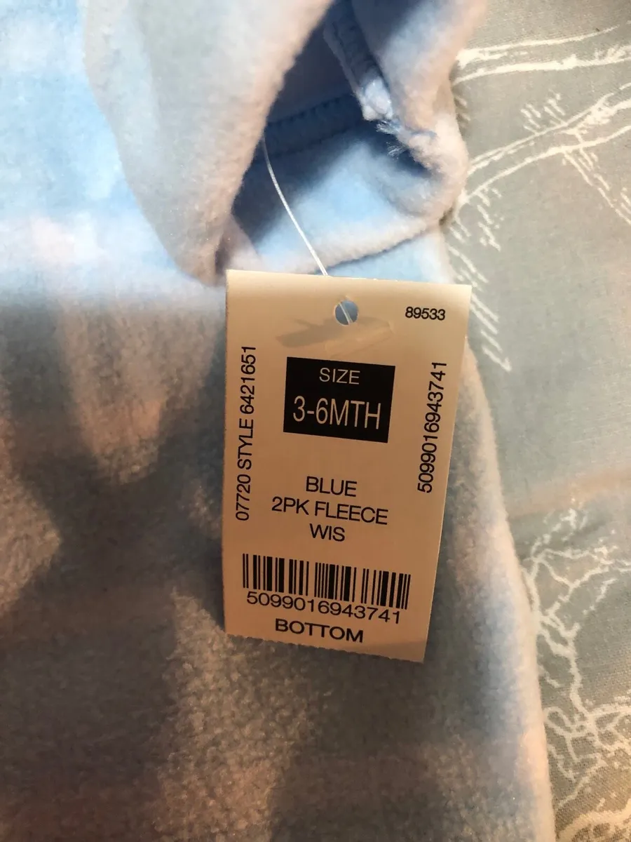 Boys BNWT sleeping suit 3/6 mths €4 - Image 3