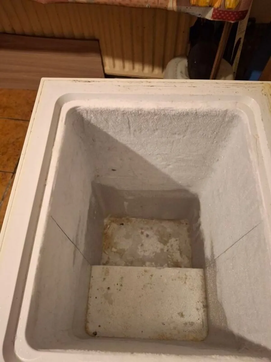 Small chest freezer - Image 2