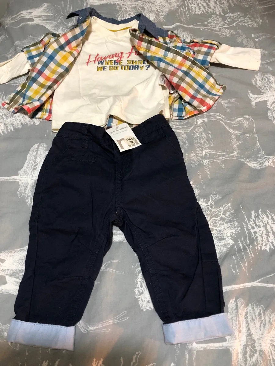 Boys BNWT two piece suit 3/6 mths €8 - Image 1