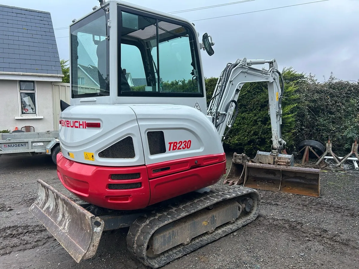 Takeuchi 3T Mini Digger - Image 2