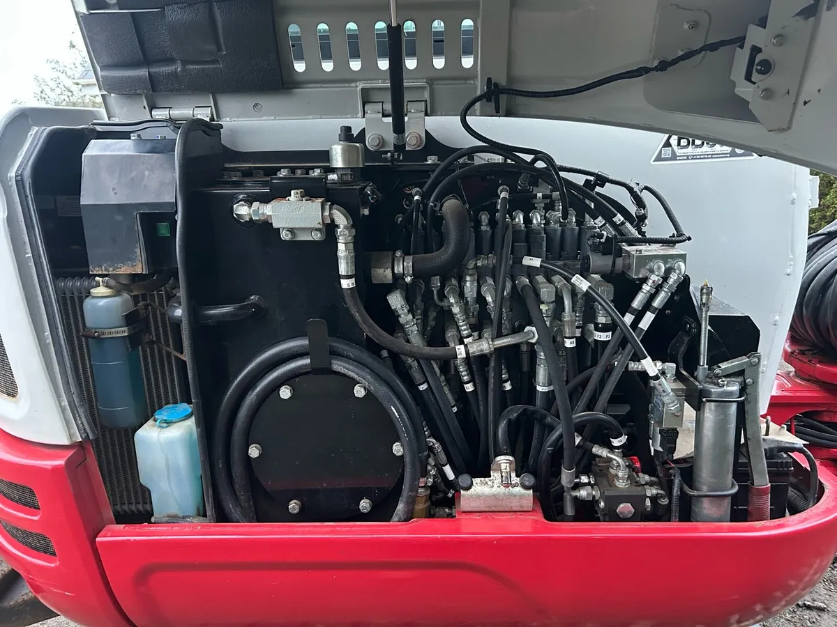 Takeuchi 3T Mini Digger - Image 3