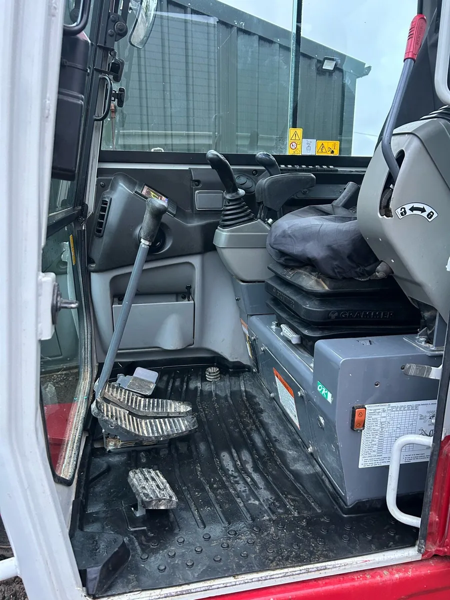 Takeuchi 3T Mini Digger - Image 4