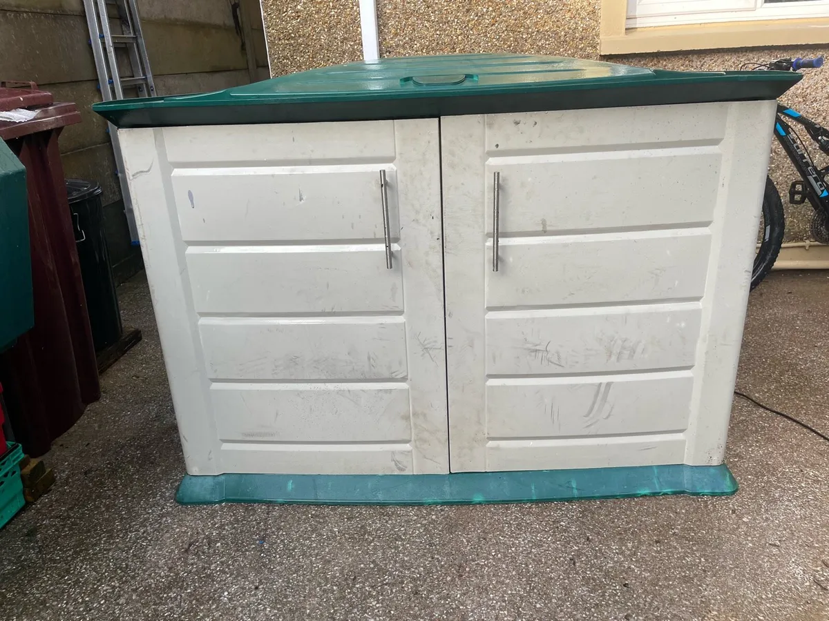 Storage 2 doors - Image 1