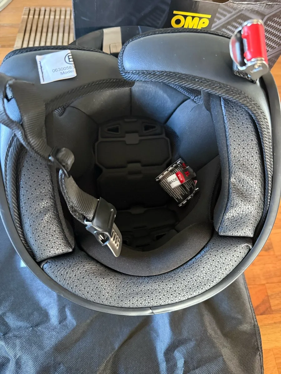 OMP racing helmet - Image 3