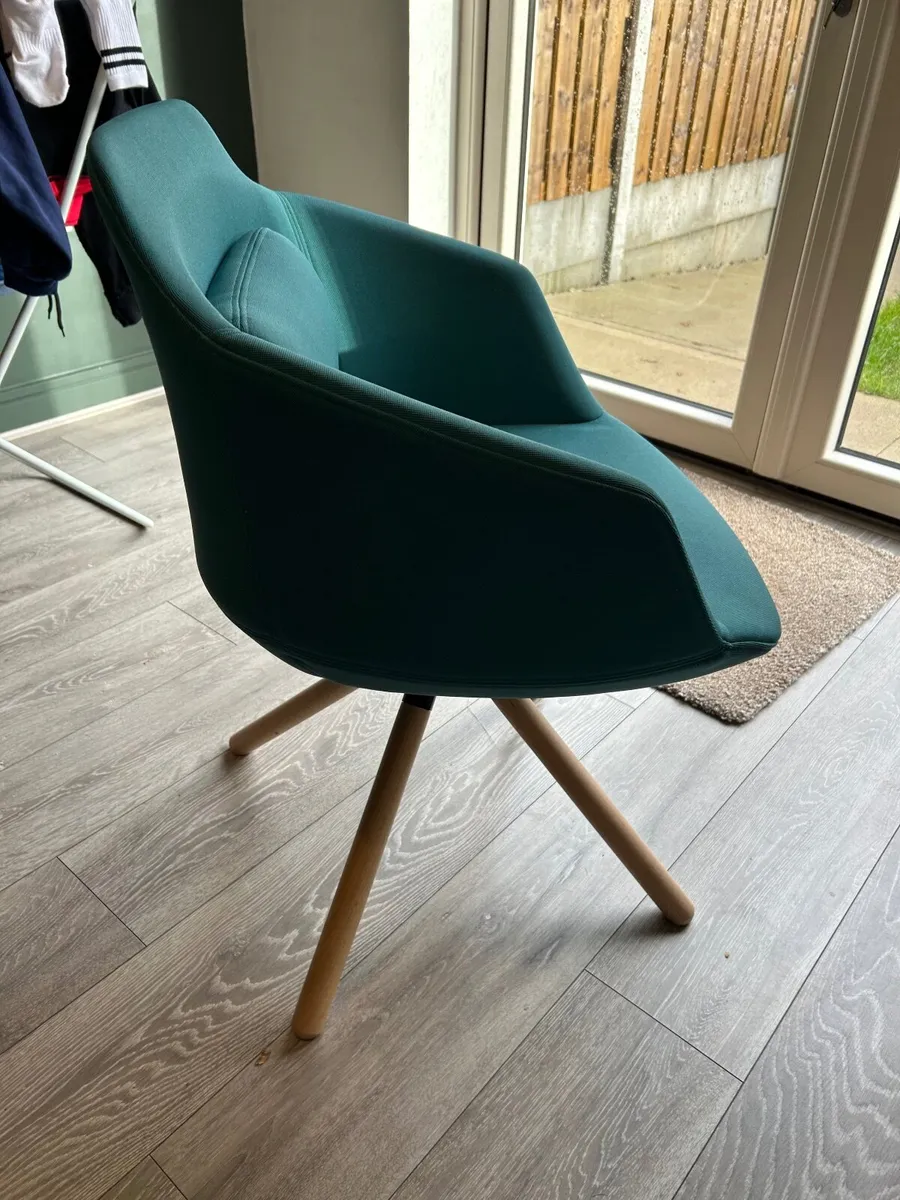 Swivel chair - Image 1