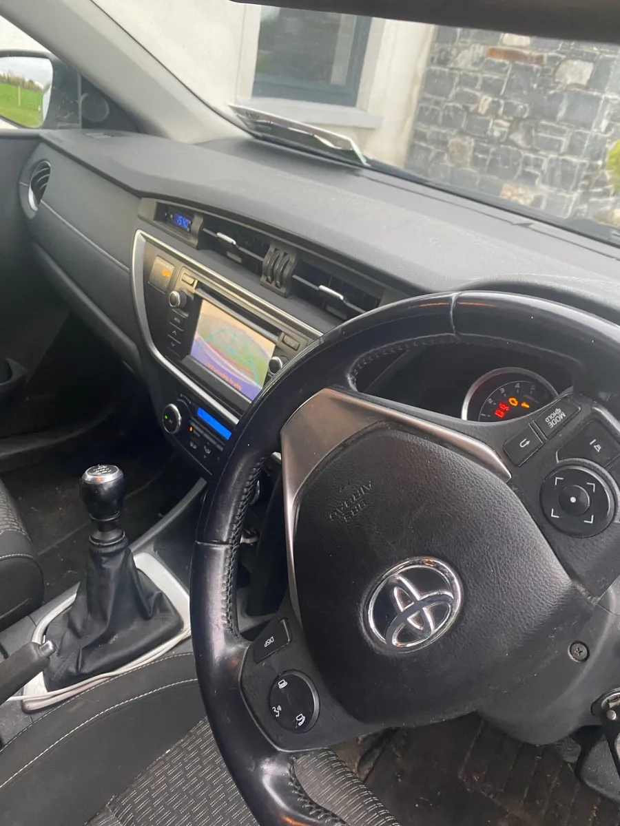Toyota Auris 2015 - Image 3