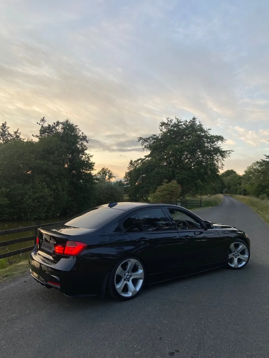 BMW 3-Series 2012 - Image 4