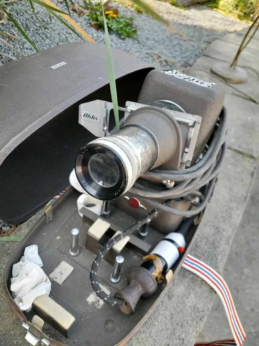 Old projector - Image 2