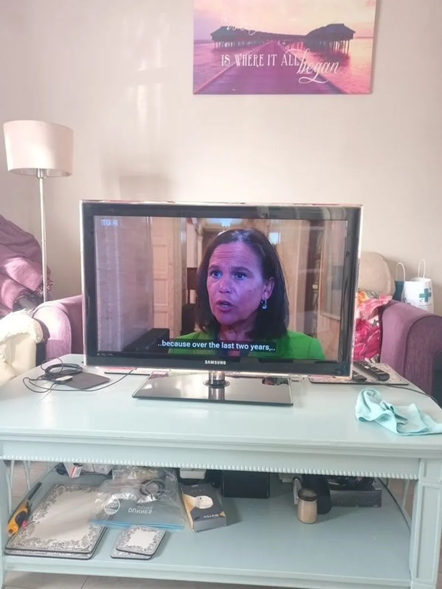 Samsung 32in TV - Image 1