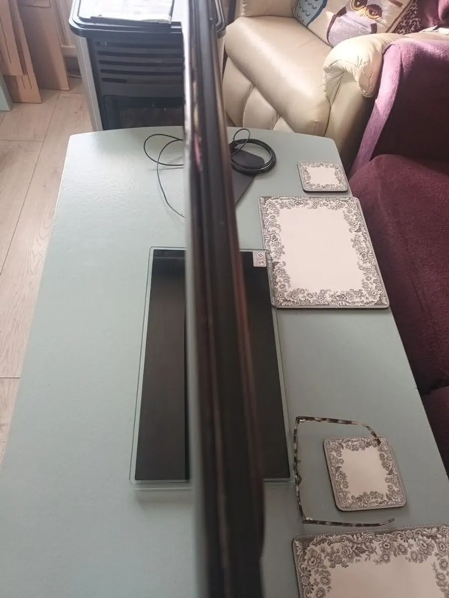 Samsung 32in TV - Image 3