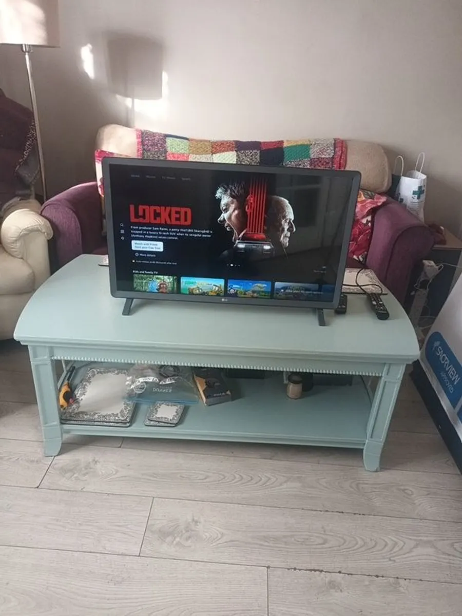 LG 32in Smart Tv - Image 1