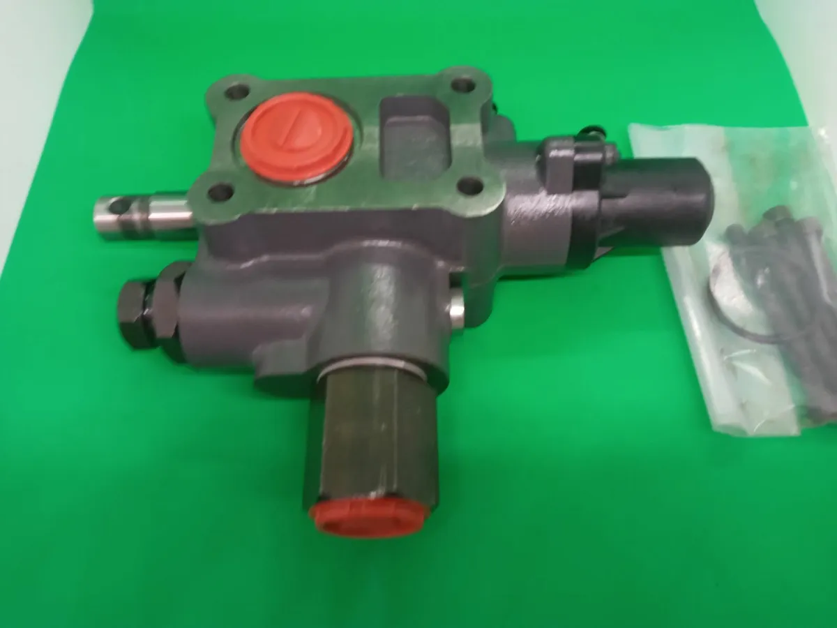 Delivery - 2 x New Directional Tipping Valves - Image 2