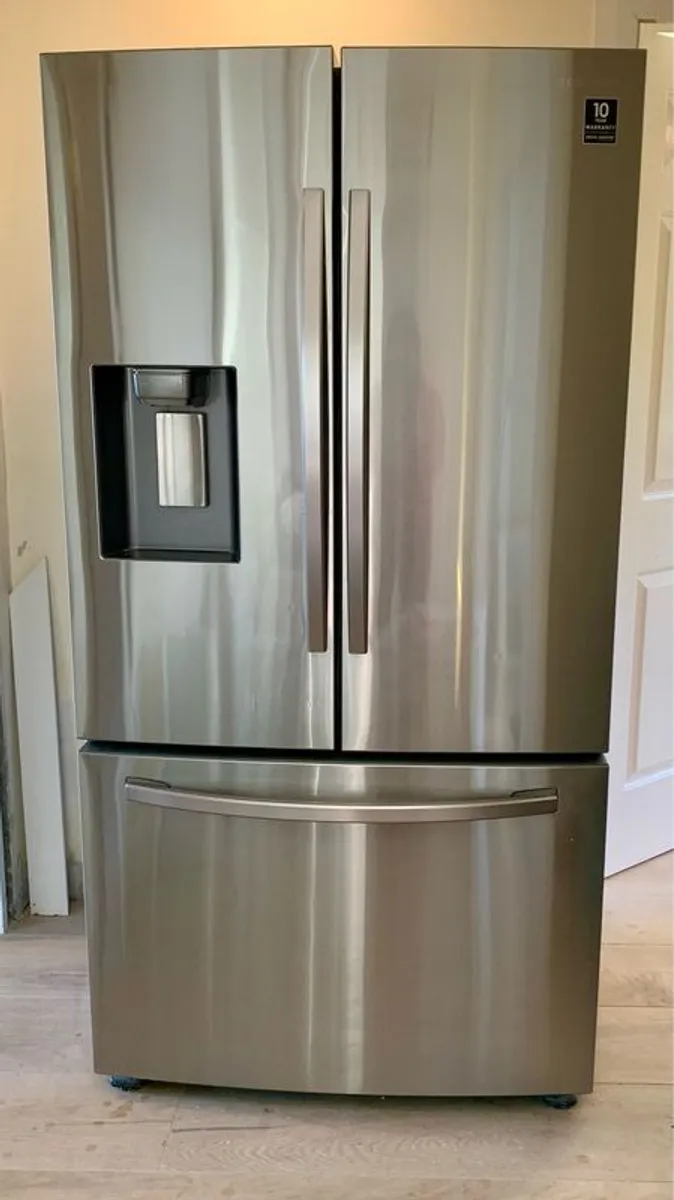 Samsung American Style Fridge Freezer RF23R62E3SR - Image 1