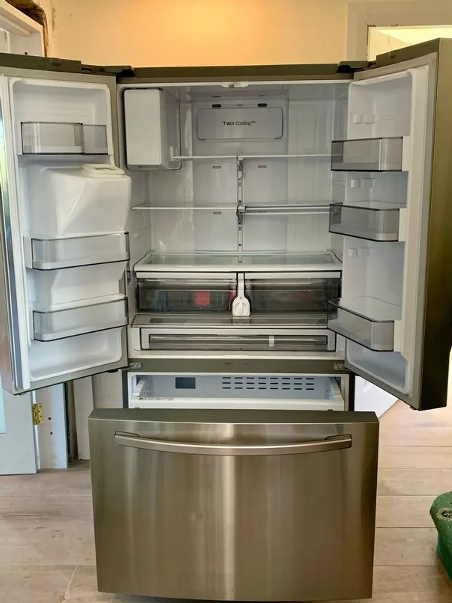 Samsung American Style Fridge Freezer RF23R62E3SR - Image 4