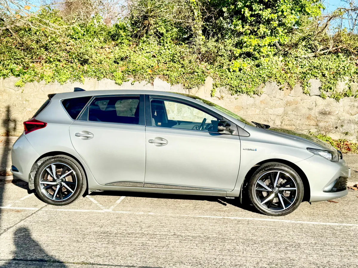 Toyota Auris 2017!!HYBRID!!LUNA SPORT!!AUTO!! - Image 3