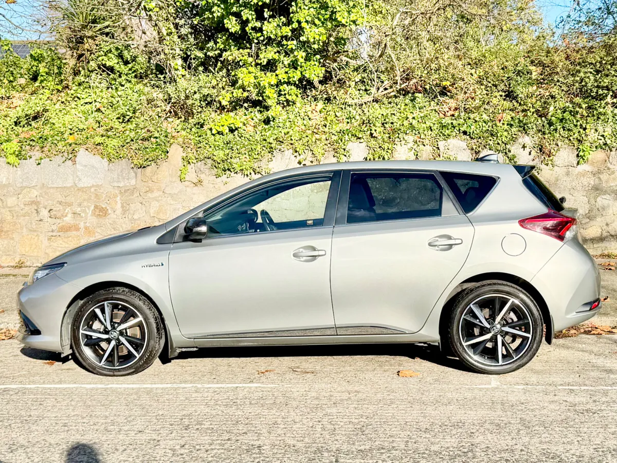 Toyota Auris 2017!!HYBRID!!LUNA SPORT!!AUTO!! - Image 4
