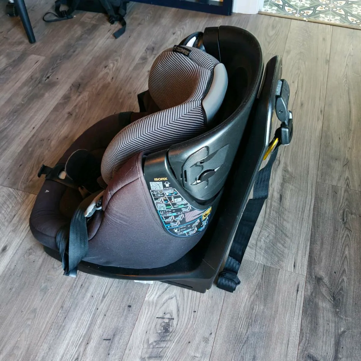 Car seat with ISO Fix - Image 3