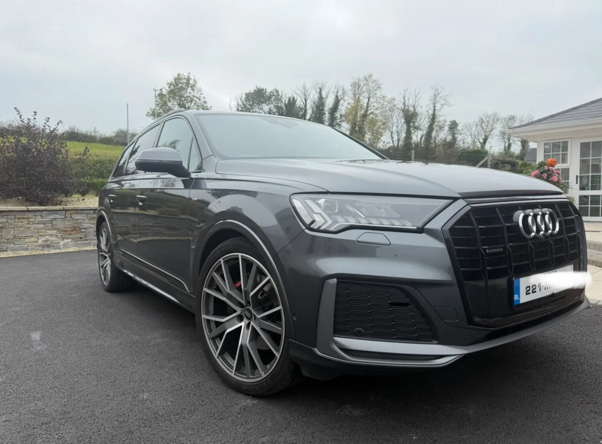 Audi Q7 - Image 1