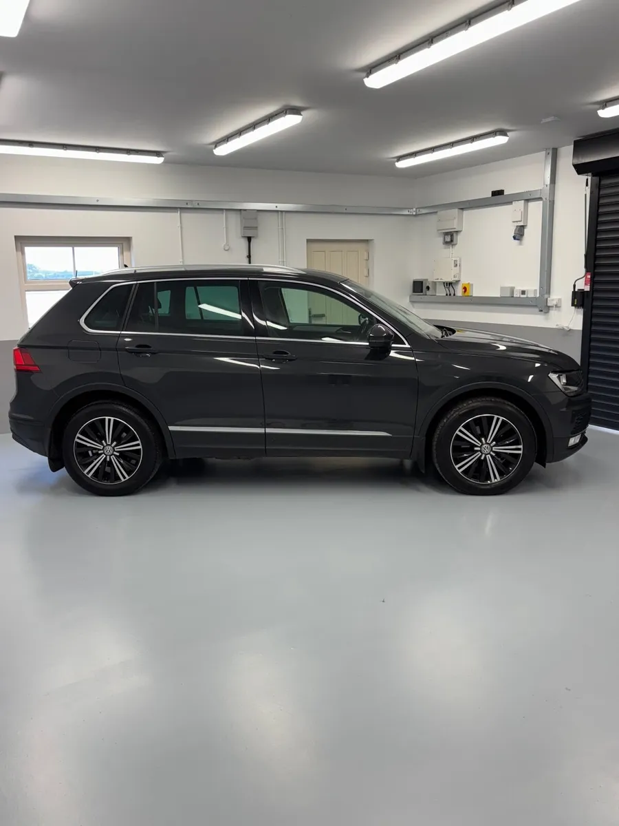 Volkswagen Tiguan 2017 - Image 2