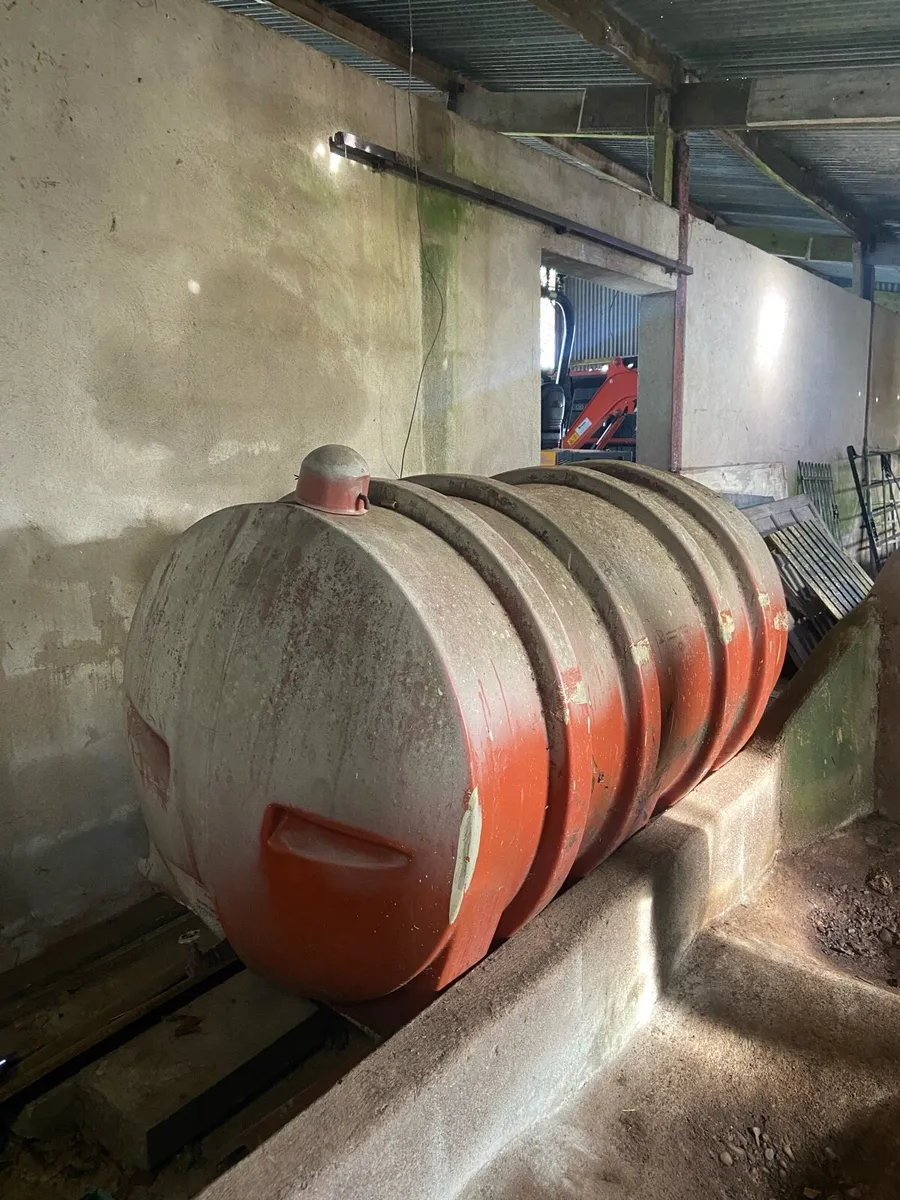 Free Oil Tank – Approx. 1,450 Litres Capacity - Image 1