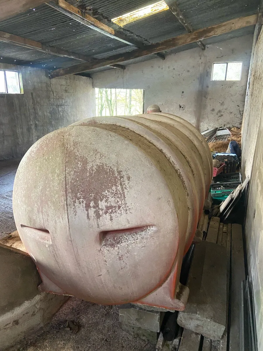Free Oil Tank – Approx. 1,450 Litres Capacity - Image 2