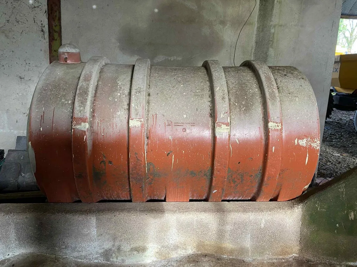 Free Oil Tank – Approx. 1,450 Litres Capacity - Image 4