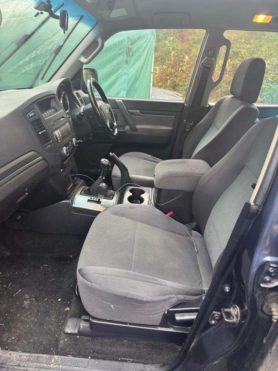 Mitsubishi Pajero LWB Car 5 or 7 seats - Image 4