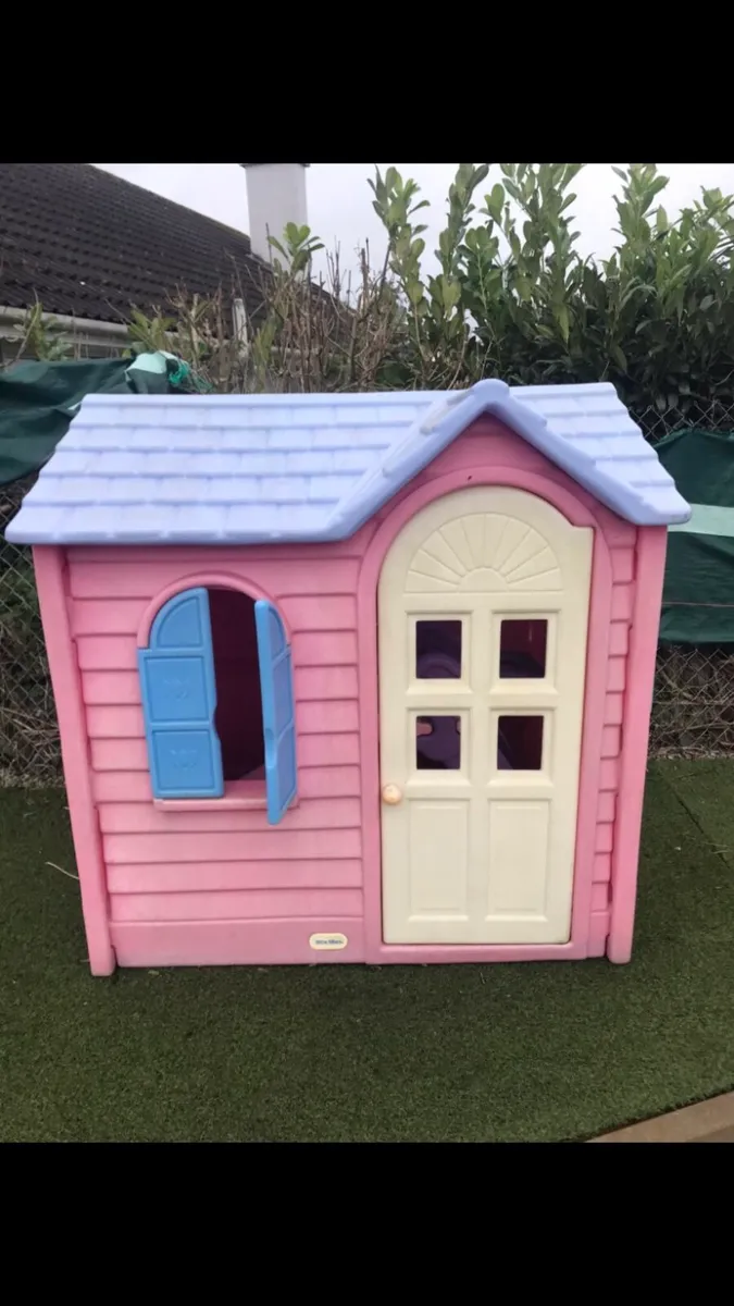 Playhouse and slide - Image 1