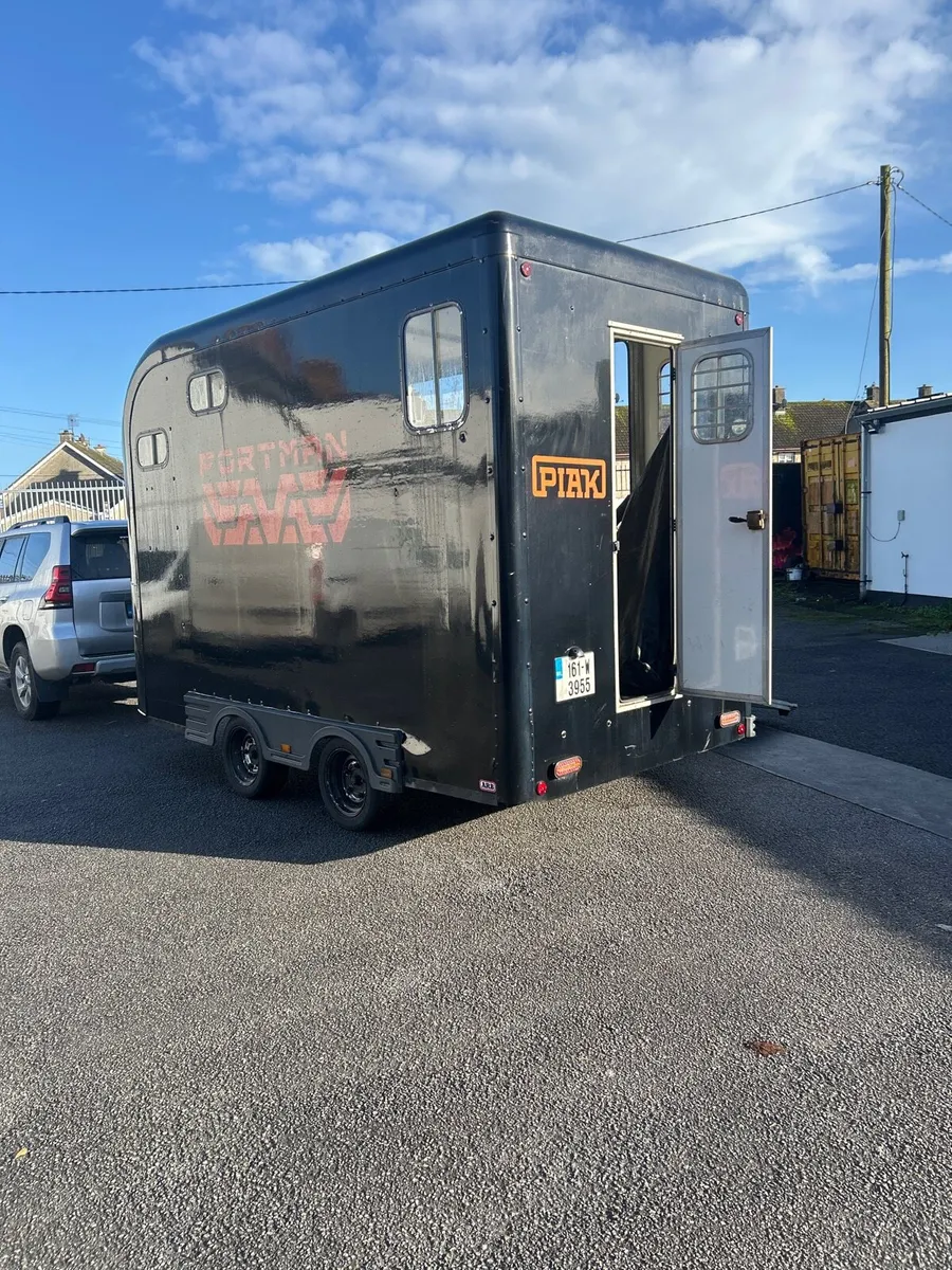 Equi - trek horse box : must go asap : offers !! - Image 3