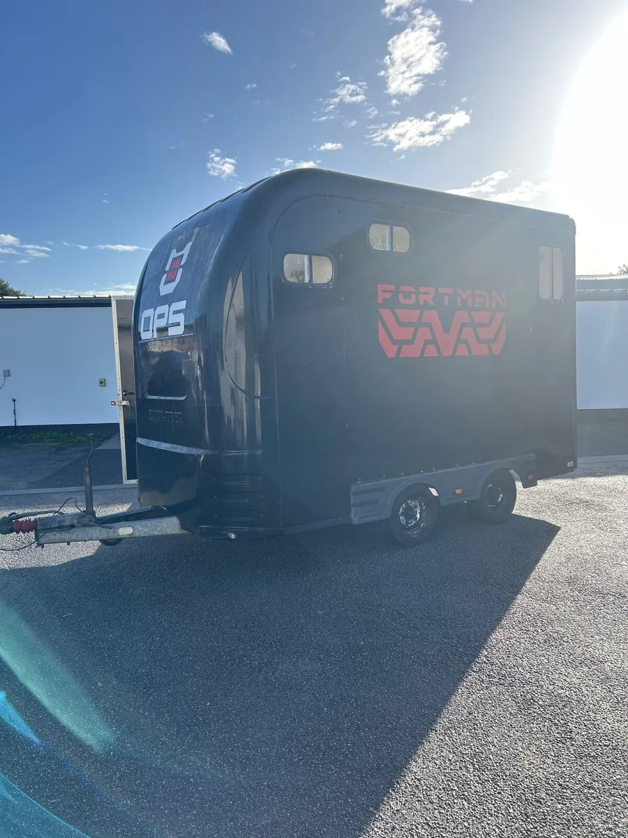 Equi - trek horse box : must go asap : offers !! - Image 4