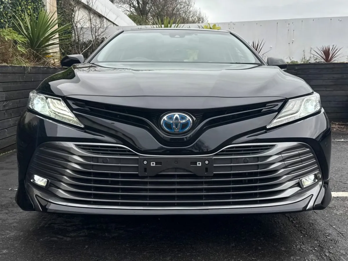 Toyota Camry 2.5 HYBRID / G-PACK / 202 REG / TAX € - Image 4