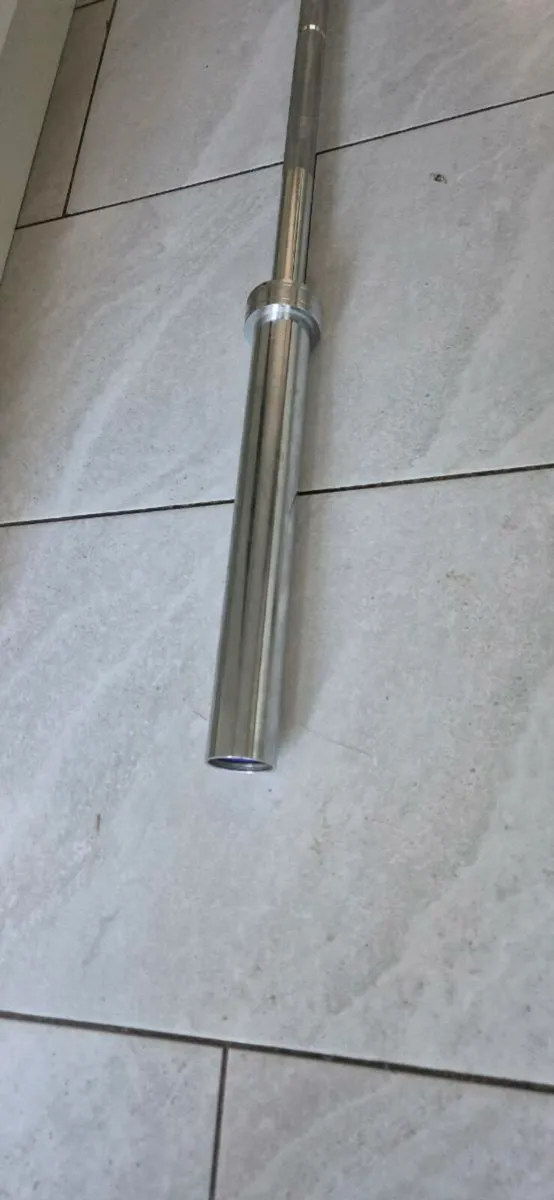 7 foot Olympic weight lifting bar - Image 2