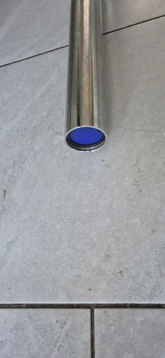 7 foot Olympic weight lifting bar - Image 3