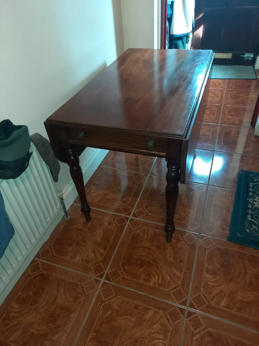 Antique Pembroke table - Image 1