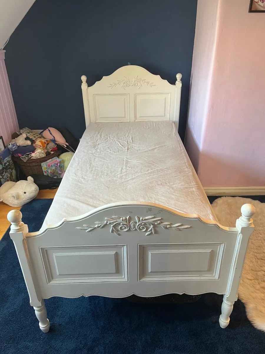 Wooden twin beds - Image 3