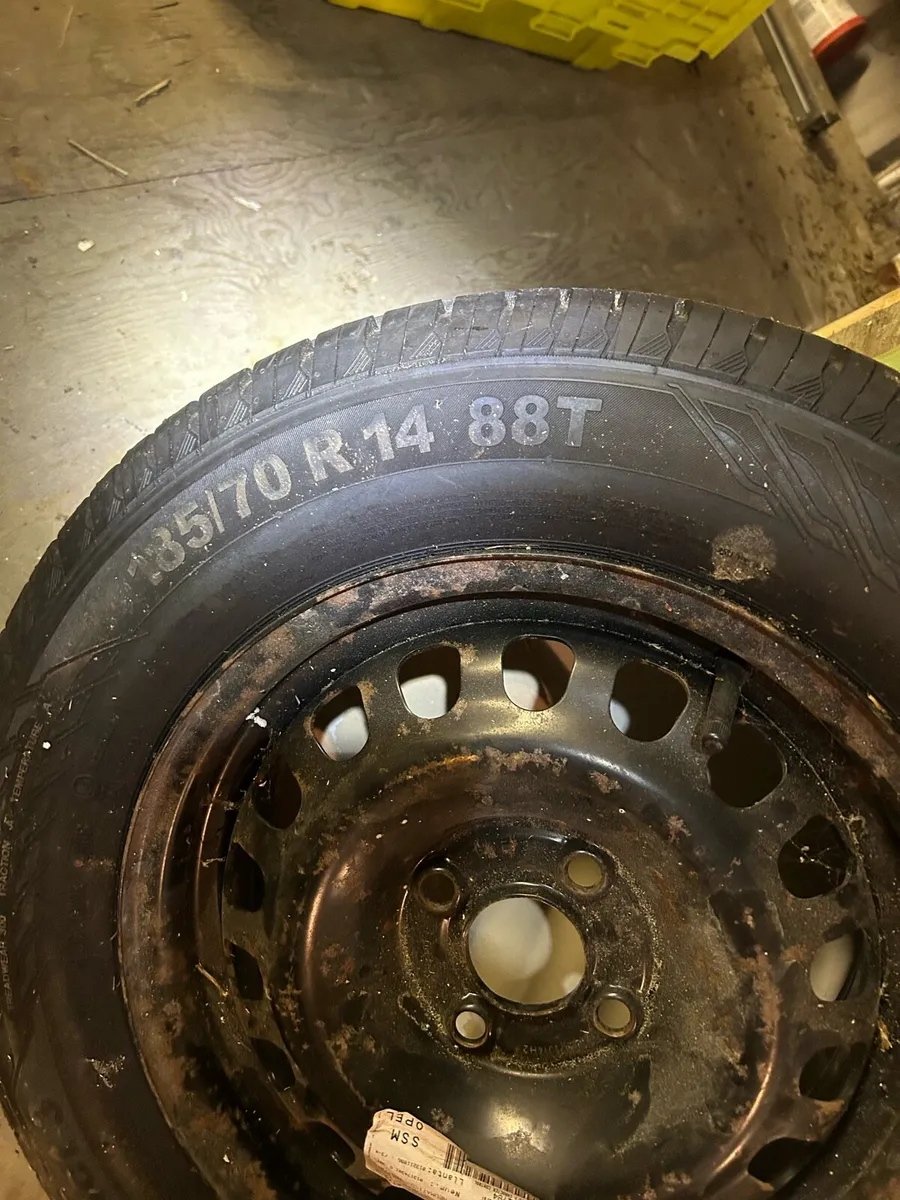 Wheel & tyre - Image 1