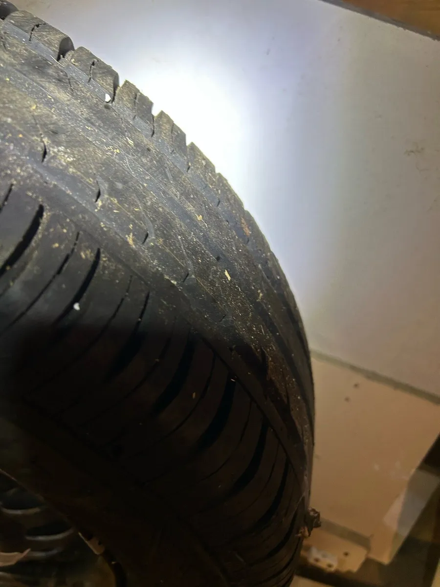 Wheel & tyre - Image 4