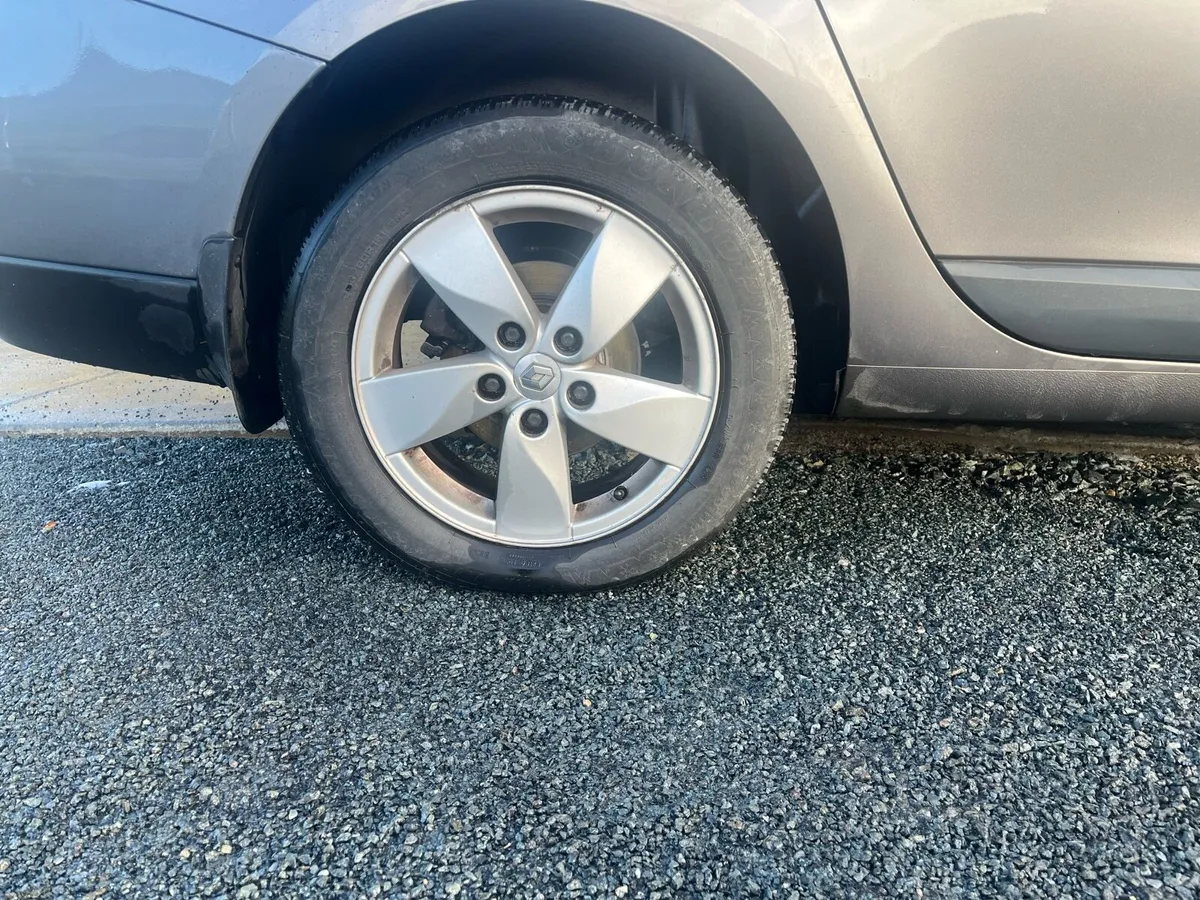 2010 Renault fluence 1.5tdi - Image 4