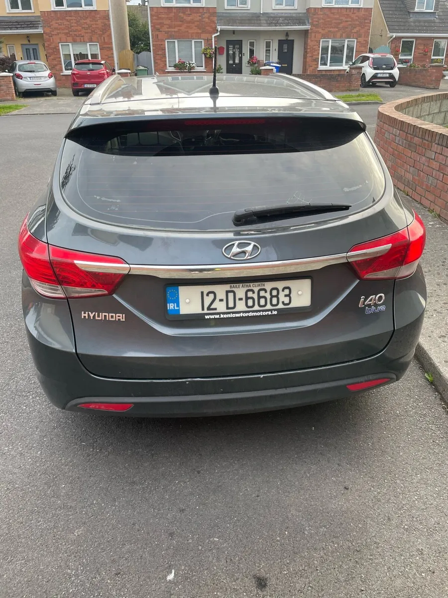 Hyundai i40 Estate Manual - Image 2