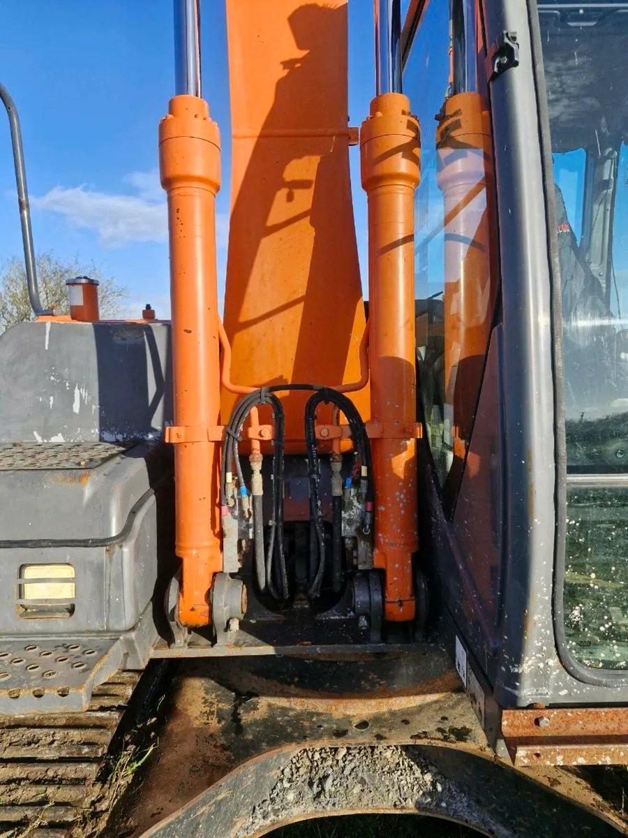 Hitachi zaxis 130 - Image 4
