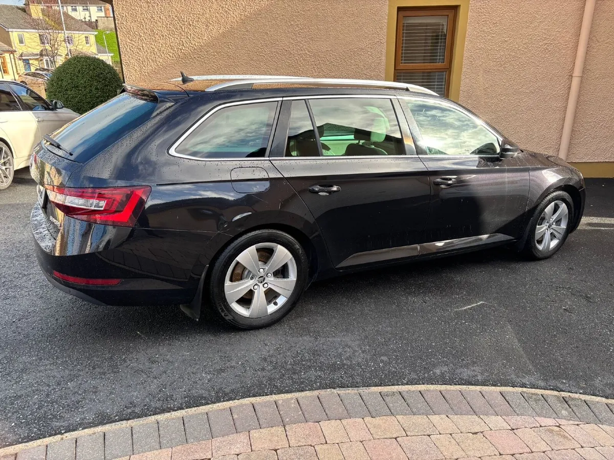 Skoda Superb 2017 - Image 2