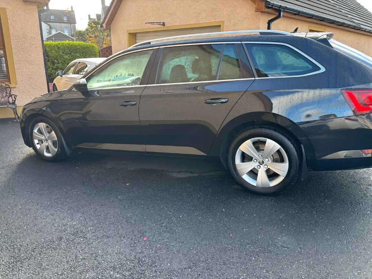 Skoda Superb 2017 - Image 4