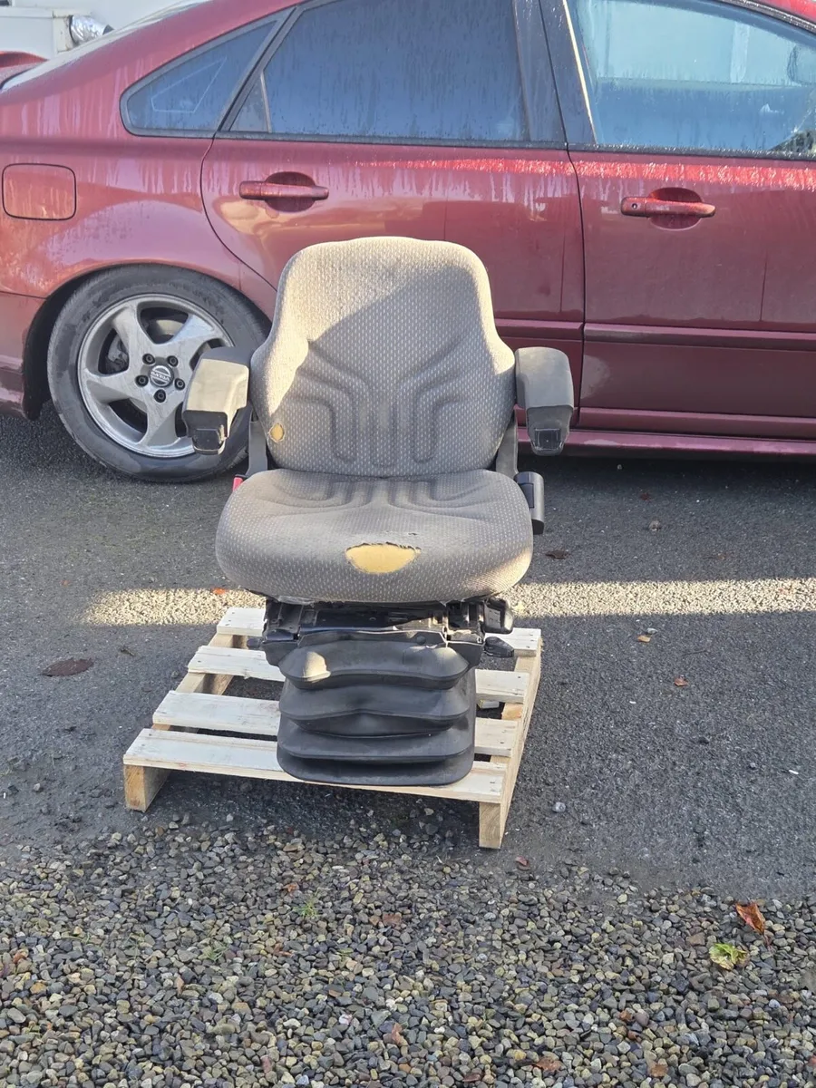 Tractor air seat - Image 1