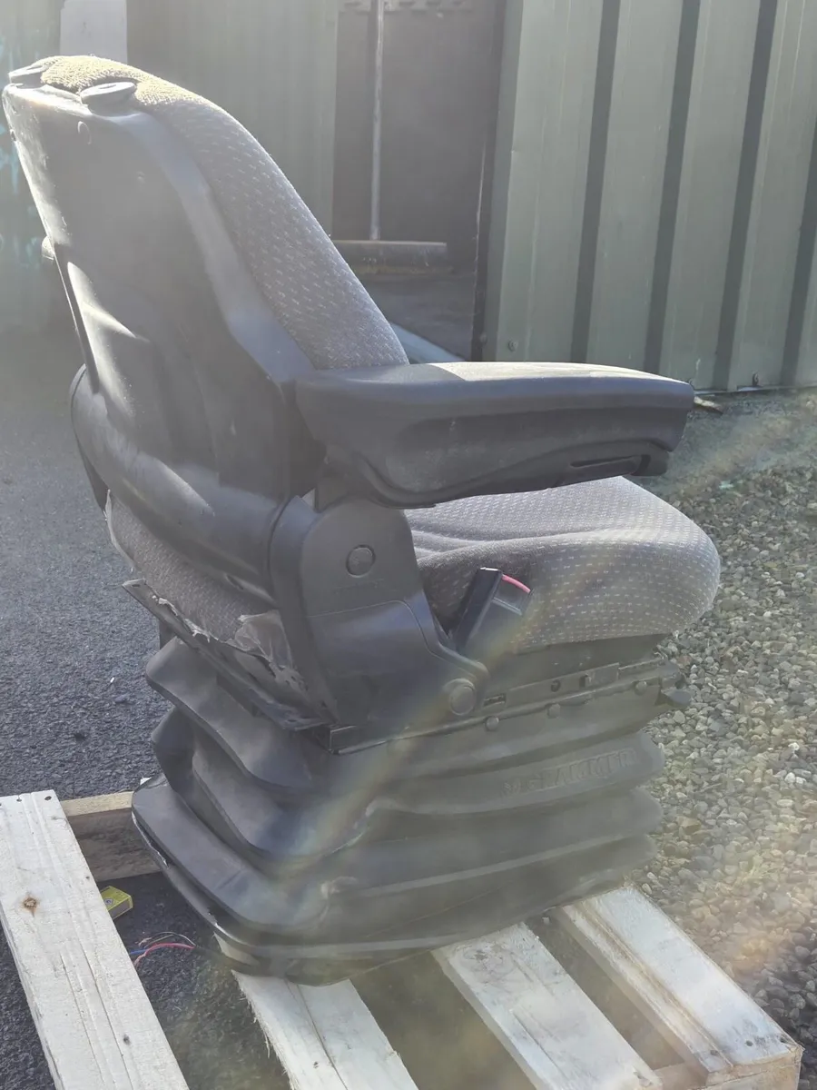 Tractor air seat - Image 2